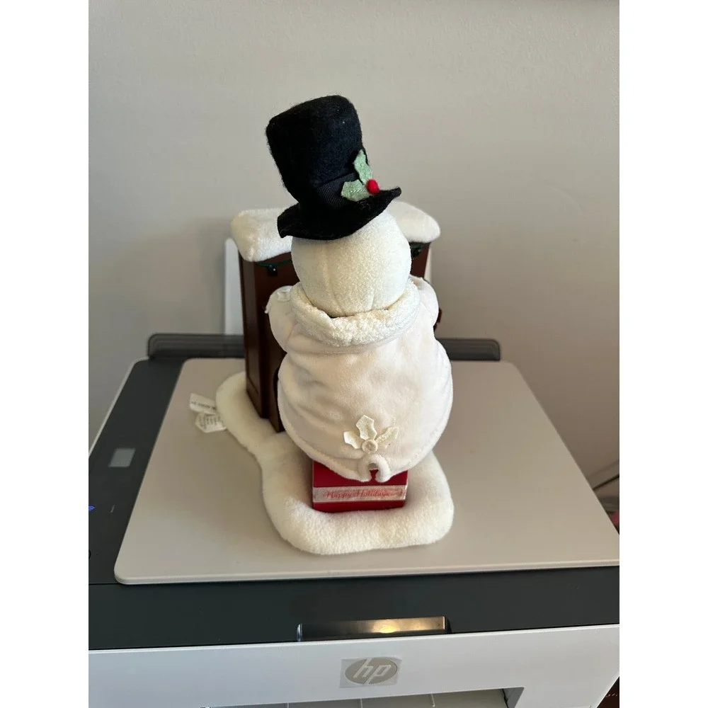 Hallmark Snowman Plush with Gift‎ Holiday Christmas Decor 5234